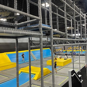 Upper aerial course, elevated aerial course over main court attraction